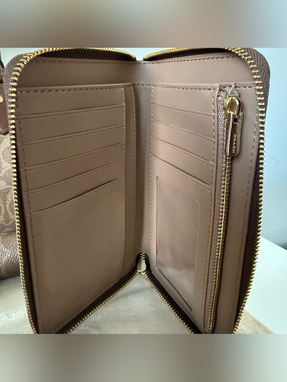 Coach Tan Signature Rowan w/matching accessories. - Picture 6 of 16